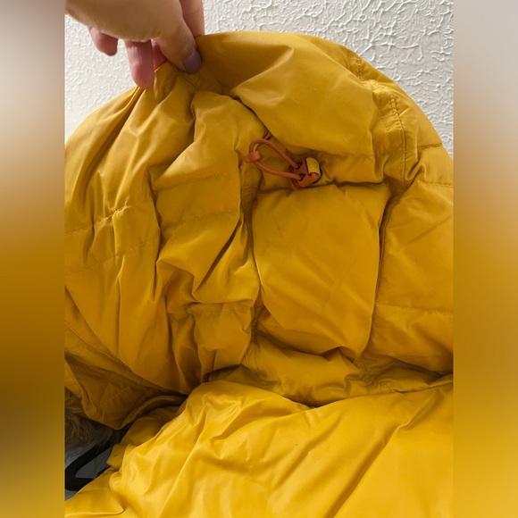 True Religion mustard yellow vest with detachable hood size medium - Picture 8 of 9